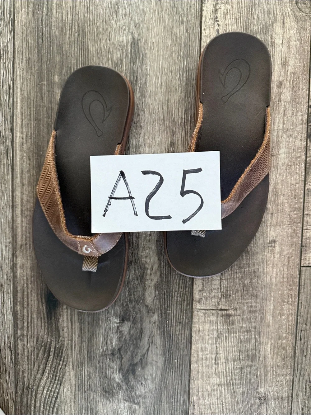 OluKai Men’s Brown Leather Thong Sandals